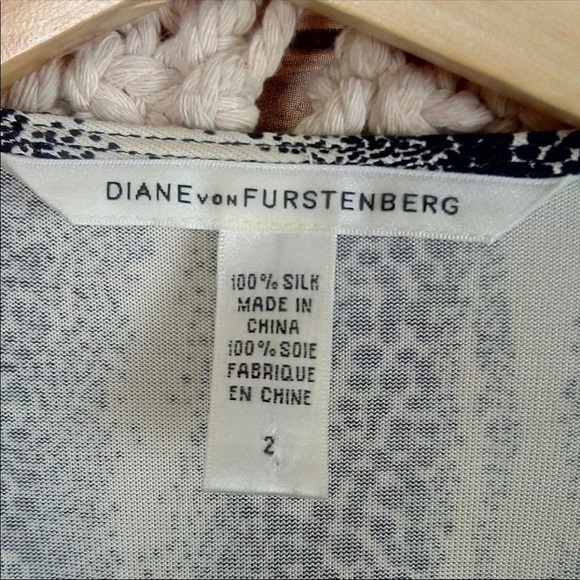 Diane Von Furstenberg | Silk Speckled Dot Print 3/4 Sleeve Wrap Style Midi Dress - Picture 6 of 8